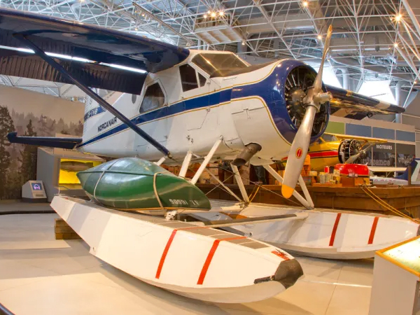 A small float plane with a propellor at the museum.