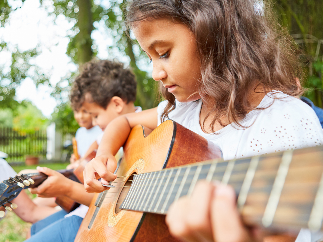 Children play guitars